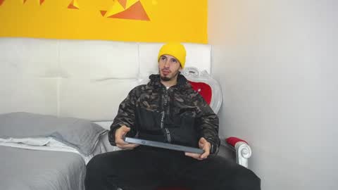 LiamLuxe online show from February 6, 6:56 pm