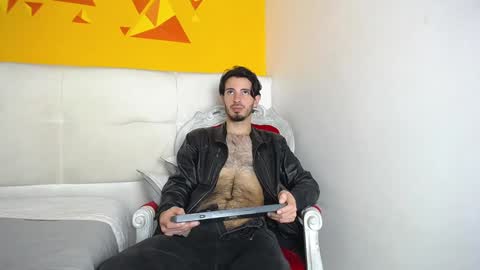 LiamLuxe online show from February 8, 3:21 pm
