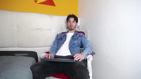 LiamLuxe online show from March 12, 12:15 pm