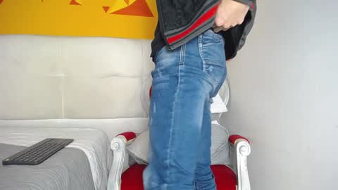 LiamLuxe online show from February 1, 6:40 pm