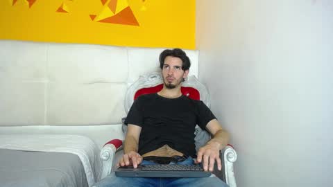 LiamLuxe online show from February 7, 3:52 pm