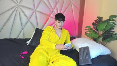 Snapshot of liammuller chatting on September 13, 12:29 pm liammuller online show from September 13, 12:29 pm