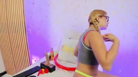 liamonrou online show from September 15, 12:39 pm