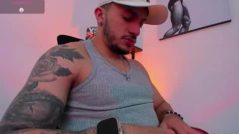 Snapshot of liamreigns_ chatting on September 12, 7:05 pm liam online show from September 12, 7:05 pm