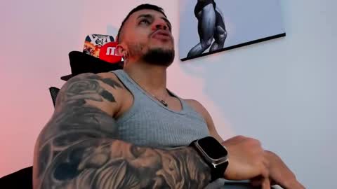 Snapshot of liamreigns_ chatting on March 3, 11:35 pm liam online show from March 3, 11:35 pm