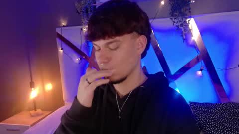 Liam Thunder online show from November 19, 3:17 am