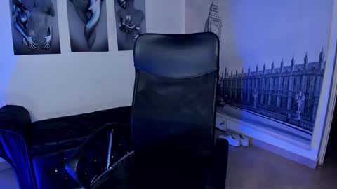 Snapshot of liamwoker chatting on December 3, 4:31 am Liam online show from December 3, 4:31 am