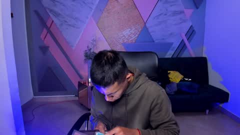Snapshot of liamwoker chatting on December 12, 5:10 am Liam online show from December 12, 5:10 am