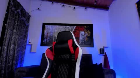 Snapshot of liamwyatt_ chatting on February 15, 4:14 am liamwyatt_ online show from February 15, 4:14 am