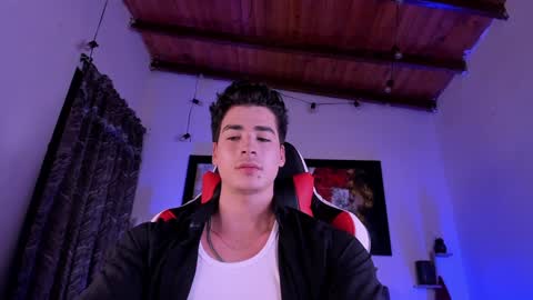 Snapshot of liamwyatt_ chatting on December 3, 7:05 am liamwyatt_ online show from December 3, 7:05 am