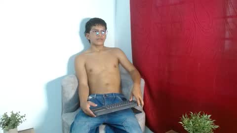 Snapshot of lian_wood chatting on September 14, 1:01 pm lian_wood online show from September 14, 1:01 pm