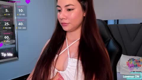 Snapshot of lianeumann chatting on March 3, 10:52 pm LIANE online show from March 3, 10:52 pm