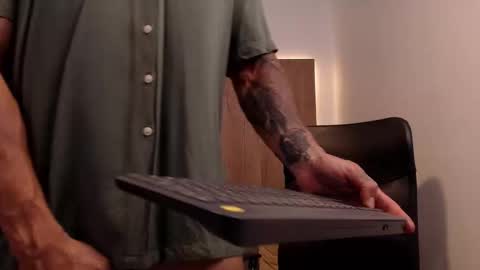 lianjones9 online show from October 22, 5:14 pm