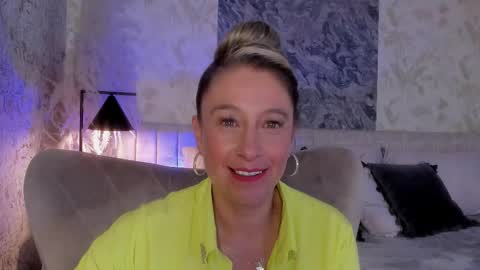 Lian online show from October 14, 7:39 pm