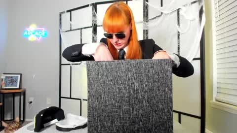 Lianna Lawson online show from December 18, 1:48 am