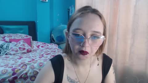 Snapshot of liaroberts1 chatting on February 22, 12:08 pm Lia Roberts online show from February 22, 12:08 pm