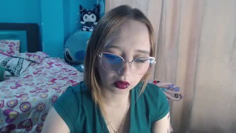 Snapshot of liaroberts1 chatting on March 4, 11:51 am Lia Roberts online show from March 4, 11:51 am