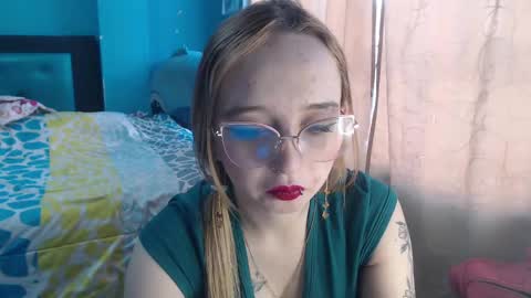 Snapshot of liaroberts1 chatting on February 1, 12:04 pm Lia Roberts online show from February 1, 12:04 pm