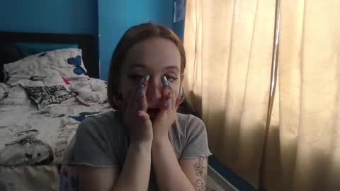 Snapshot of liaroberts1 chatting on February 18, 5:53 pm Lia Roberts online show from February 18, 5:53 pm