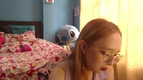 Snapshot of liaroberts1 chatting on February 21, 6:37 pm Lia Roberts online show from February 21, 6:37 pm
