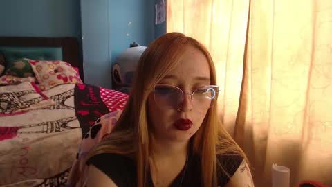 Snapshot of liaroberts1 chatting on February 12, 3:05 pm Lia Roberts online show from February 12, 3:05 pm