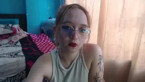 Snapshot of liaroberts1 chatting on February 10, 3:21 pm Lia Roberts online show from February 10, 3:21 pm