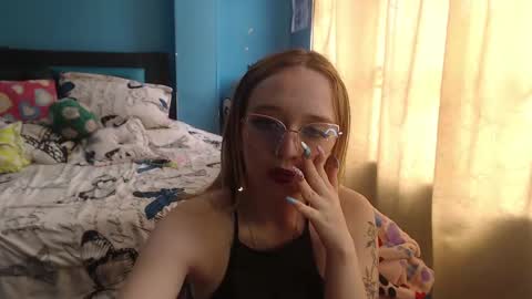 Snapshot of liaroberts1 chatting on February 19, 6:10 pm Lia Roberts online show from February 19, 6:10 pm