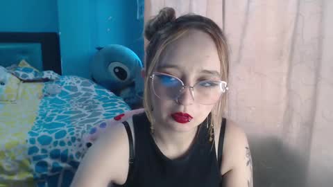 Snapshot of liaroberts1 chatting on February 3, 12:03 pm Lia Roberts online show from February 3, 12:03 pm