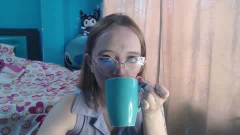 Snapshot of liaroberts1 chatting on February 28, 11:58 am Lia Roberts online show from February 28, 11:58 am