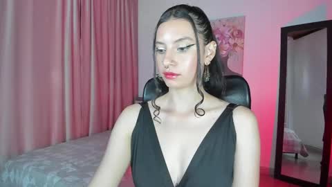 Snapshot of liawhite_x chatting on February 11, 6:44 pm lia online show from February 11, 6:44 pm