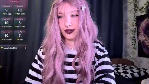 Lola online show from October 17, 8:24 pm