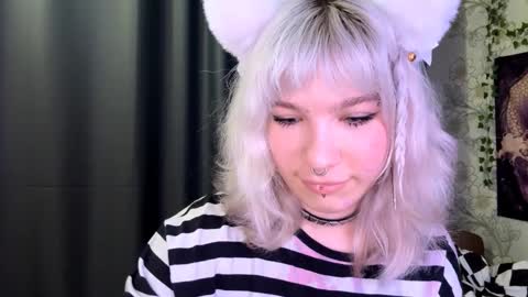 Lola online show from October 29, 7:25 pm