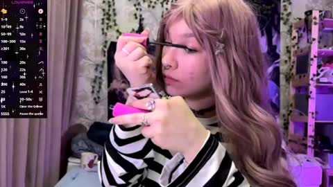 Lola online show from October 4, 7:11 pm