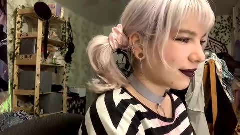 Lola online show from September 12, 7:05 pm