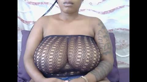 lickabletash98 online show from January 24, 9:17 am