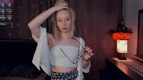 Ann online show from October 30, 7:47 pm