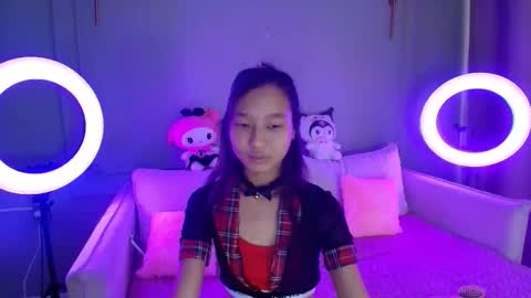 Lihn Pham online show from December 18, 3:57 am