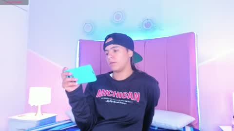 liiam_smith_ online show from September 24, 1:07 pm