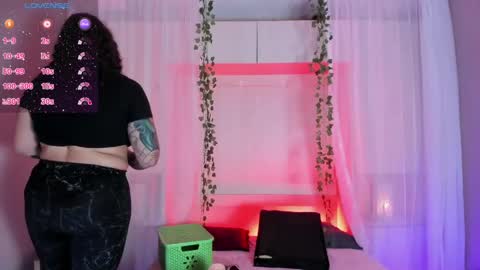         online show from May 30, 12:14 pm