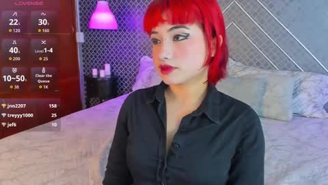 Snapshot of liilith_bloom chatting on September 17, 8:34 pm Lilith online show from September 17, 8:34 pm