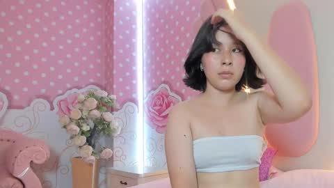 Snapshot of liily_hot chatting on February 25, 12:25 am LIILY online show from February 25, 12:25 am