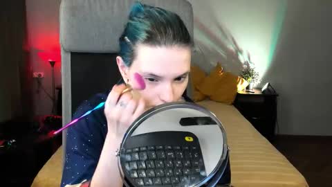 Snapshot of lika_haris chatting on September 20, 8:39 am Lika online show from September 20, 8:39 am
