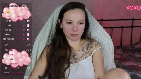 Snapshot of lil_luna_x chatting on February 26, 1:32 pm little moon online show from February 26, 1:32 pm
