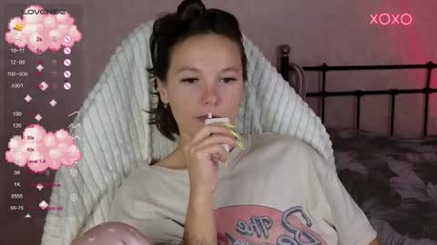 Snapshot of lil_luna_x chatting on September 19, 9:51 pm little moon online show from September 19, 9:51 pm