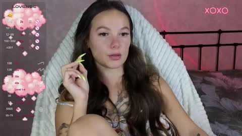 Snapshot of lil_luna_x chatting on September 18, 9:30 pm little moon online show from September 18, 9:30 pm