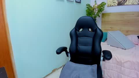 Snapshot of lila_foox chatting on March 4, 5:34 pm LILA online show from March 4, 5:34 pm