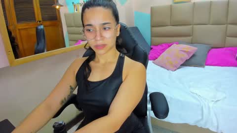 Snapshot of lila_foox chatting on January 4, 7:23 pm LILA online show from January 4, 7:23 pm