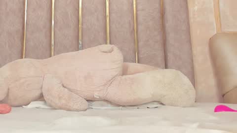 lila bailey  online show from February 11, 1:41 am