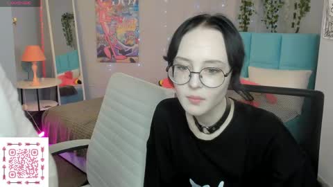 Lili online show from May 15, 4:36 pm