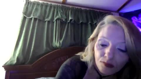 lilbit4u online show from December 14, 8:45 am